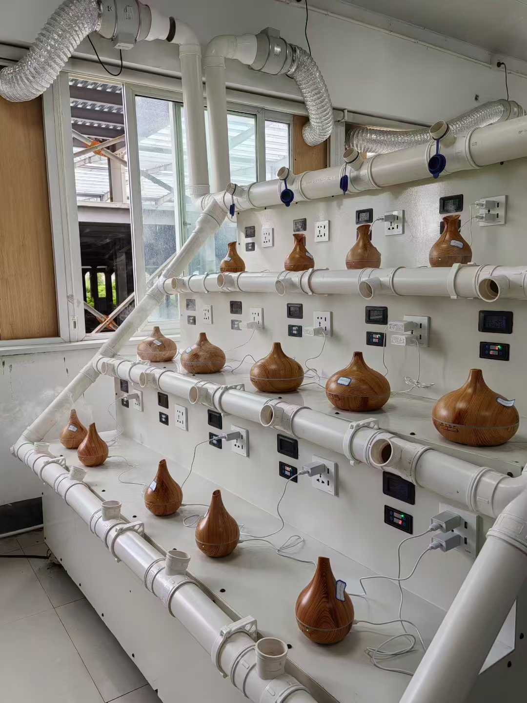 Ahşap aroma difüzörünün eskime testi devam ediyor